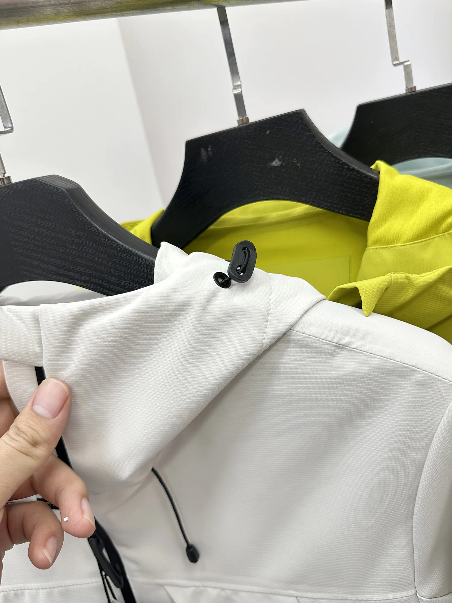 Outdoor Breathable Windproof Water-Resistant Hooded Climbing Jacket Men's Fashion Urban Style Polyester Fiber Long Sleeve Zipper