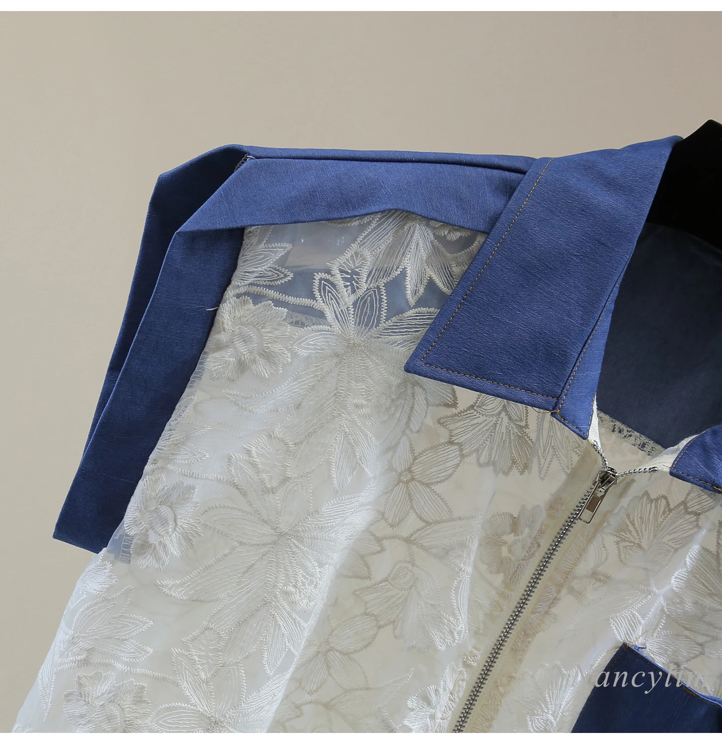 Camicia senza maniche abbinata ai colori ricamati, camicetta sottile in vita con coulisse e cerniera in pizzo allentato estivo 2025 da donna