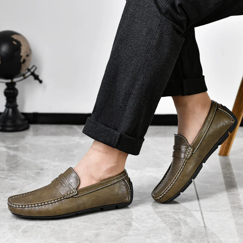 

Мужские повседневные туфли-мокасины 2026 класса люкс с перфорацией, нескользящей мягкой подошвой, высоким качеством и круглым носком для комфортного вождения