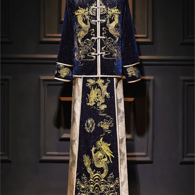 

New Chinese-style men's wedding dress attire for the groom to pick up