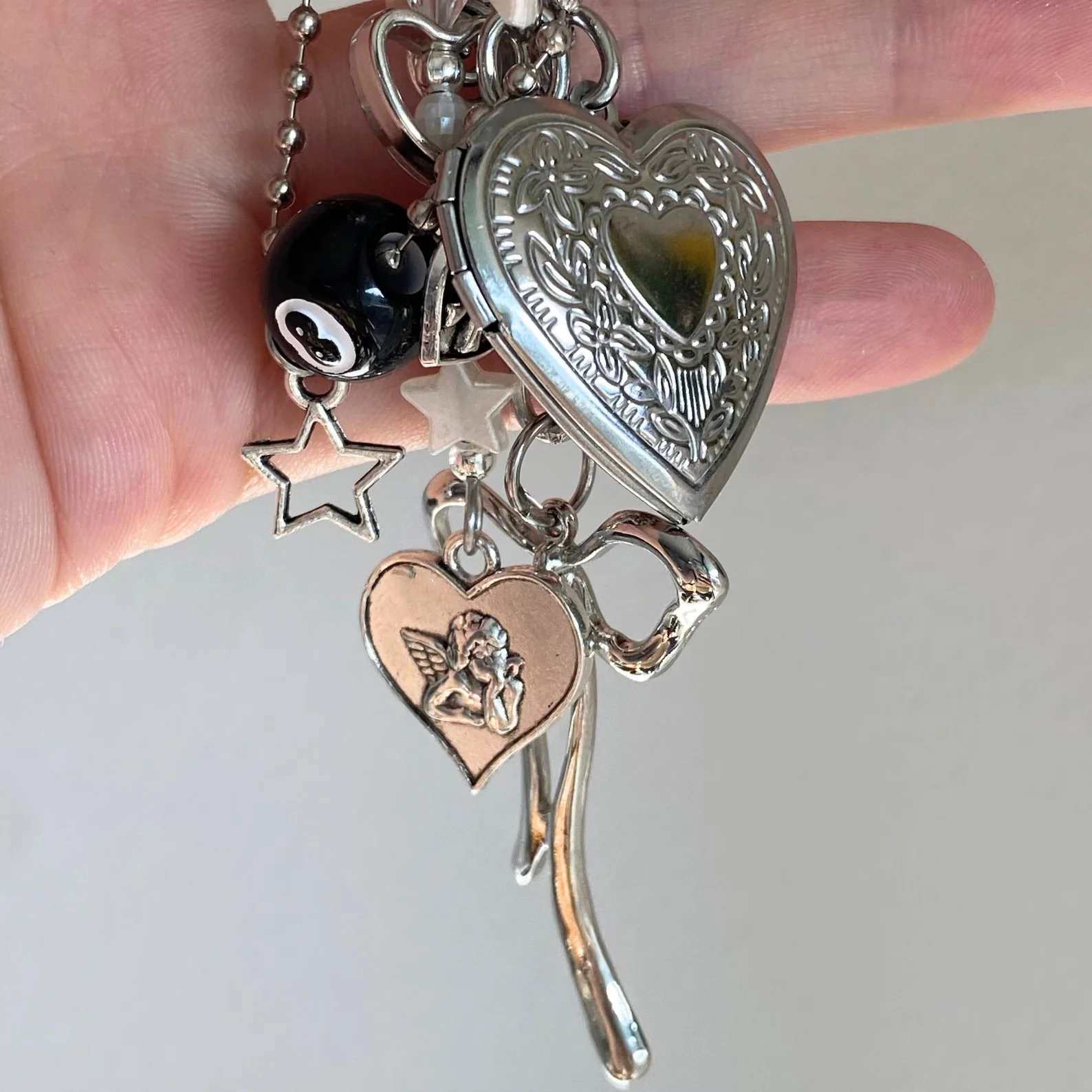 Handmade creative gifts, 8 ball keychain, Y2K with cupid/cherub, star, flirty bow charm, heart-shaped keychain accessories