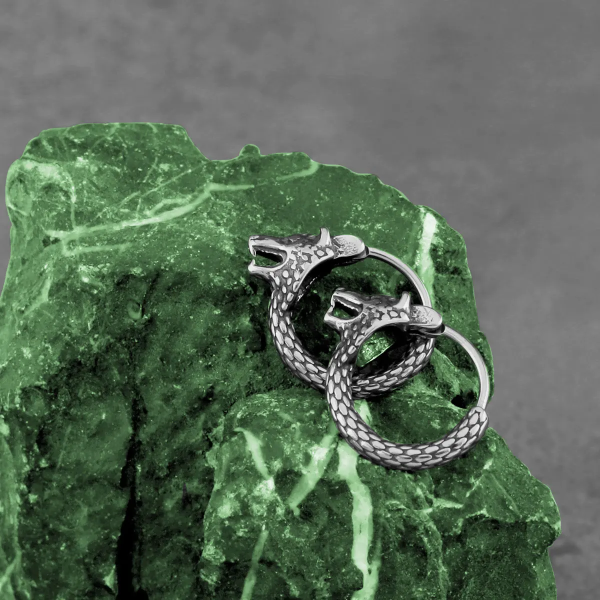 

Punk Nordic Wolf Head Hoop Earrings for Men and Women Fashion Hip-hop Earrings Vintage Charm Stainless Steel Jewelry Wholesale