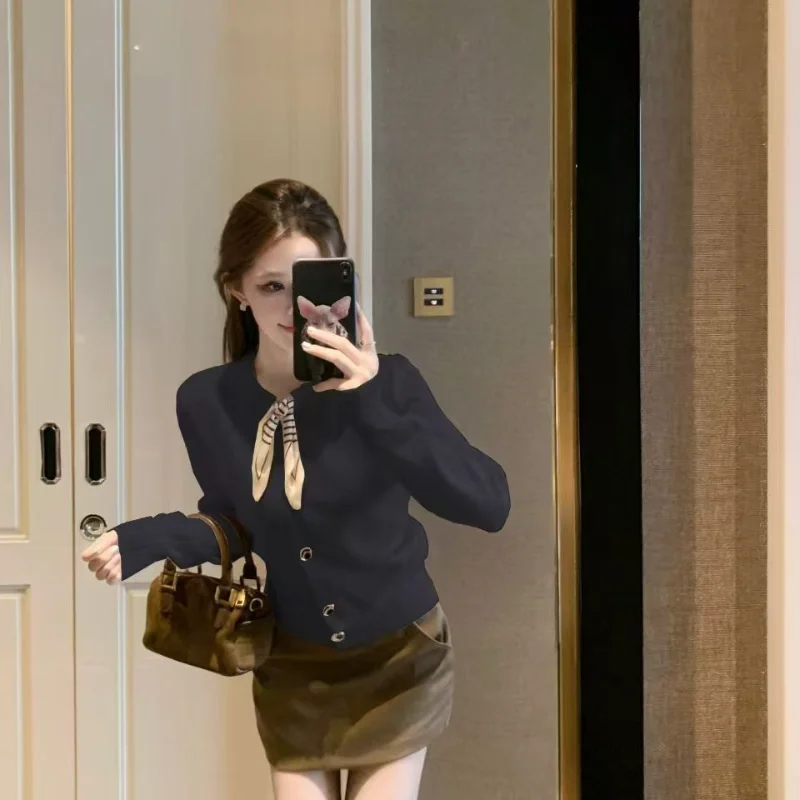 

Создано высококачественным шелковым шарфом и вязаным кардиганом с бантом для женщин осенью, новый шикарный топ