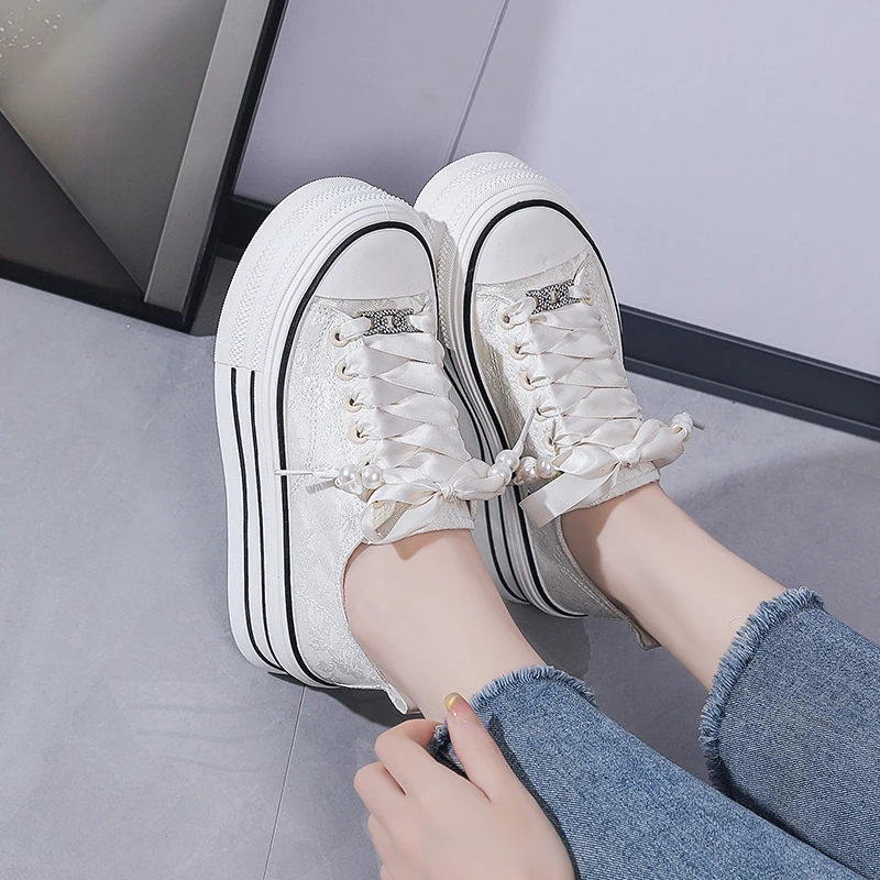 Platform Vulcanized Shoes Women Canvas Skate Shoes Casual Flats Sneakers Female Fashion Comfort Slip-on Sneakers