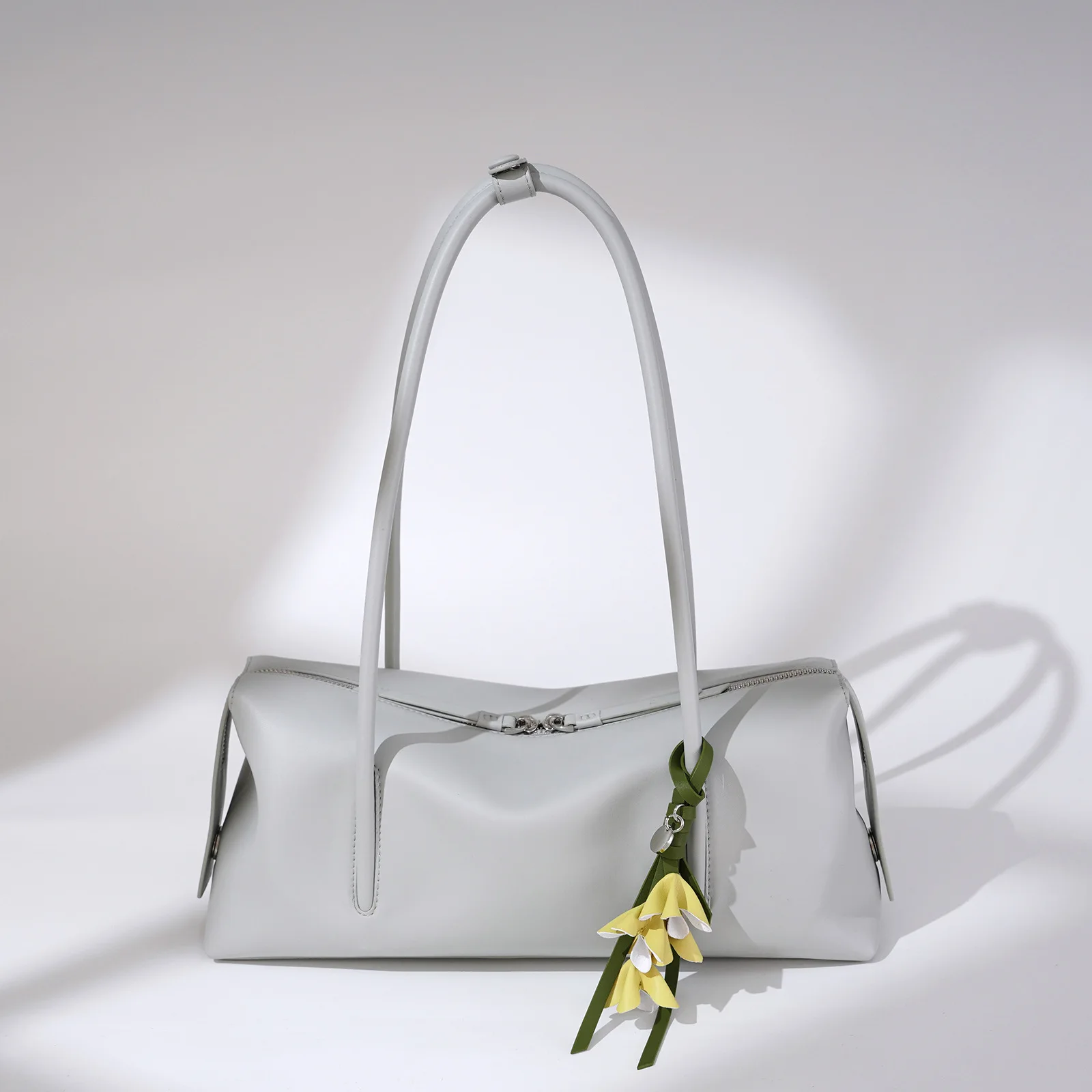 

Niche design cowhide simple shoulder bag with pendant casual tote bag lazy style texture handbag supports gold stamping service