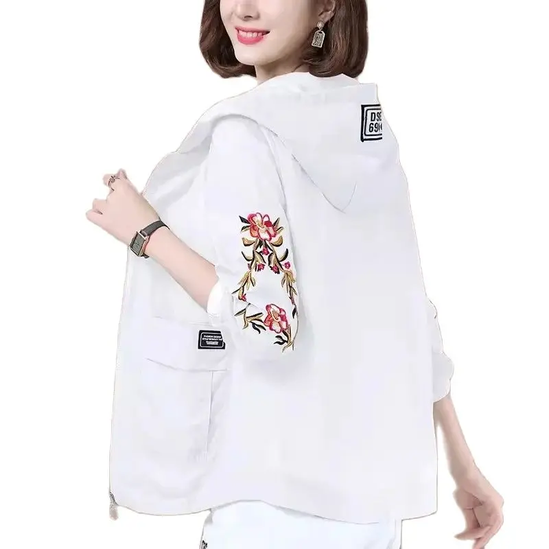 Sunscreen Clothes for Women Thin and Short Jackets Breathable Spring and Autumn 2024 New Loose Middle-Aged Mom Sunscreen Clothes