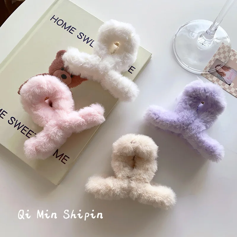 2023 winter Plush crab hair clip for women small hairclip girls wool pink claw clip lady Medium black hair pin accessoires