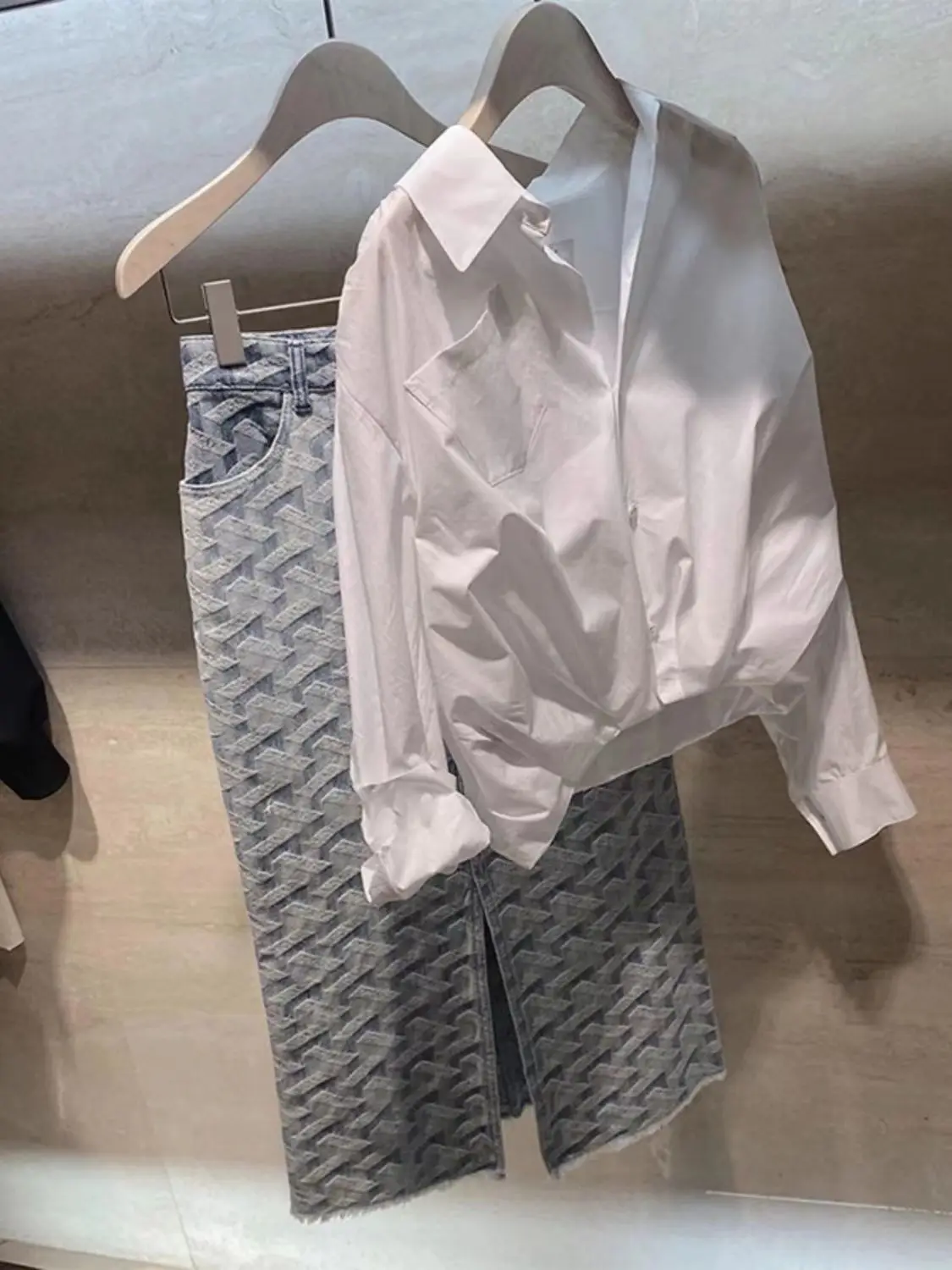 French Chic Unique Light Mature Tops Niche Light Luxury Foreign Style Fashion Age-reducing and Slimming Black Shirts for Autumn