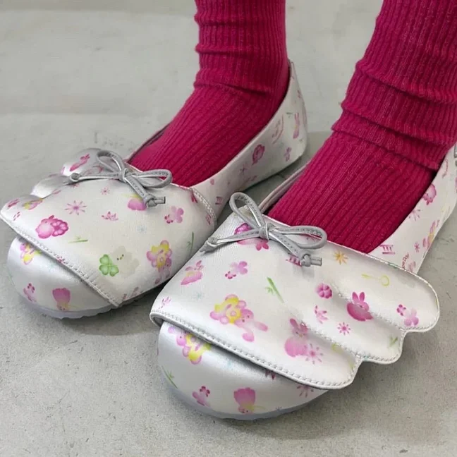 simpatiche-scarpe-basse-da-donna-con-stampa-ali-in-pelle-rosa-bianca-con-fiocco-punta-tonda-scollo-basso-di-lusso-firmate-casual-eleganti-da-balletto