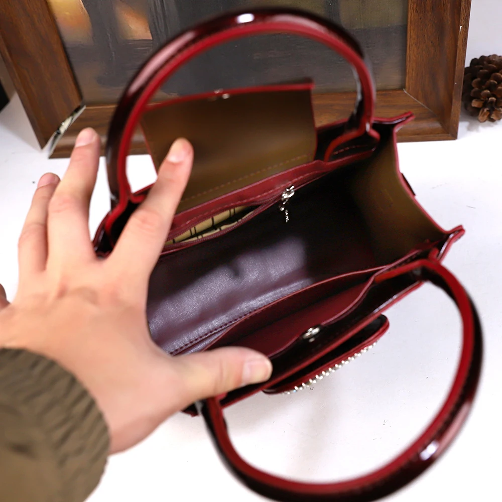 Crocodile Pattern Diamond-Encrusted 2026 Autumn/Winter New Niche High-End Single-Shoulder Bag, Stylish and Elegant Handbag