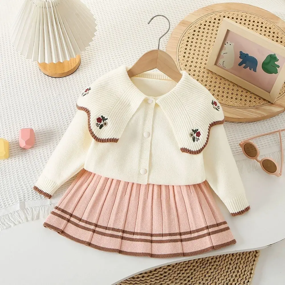 

Autumn/Winter Two-Piece Set for Kids Girls Geometric Print Knit Sweater Set with Striped Pleated Skirt