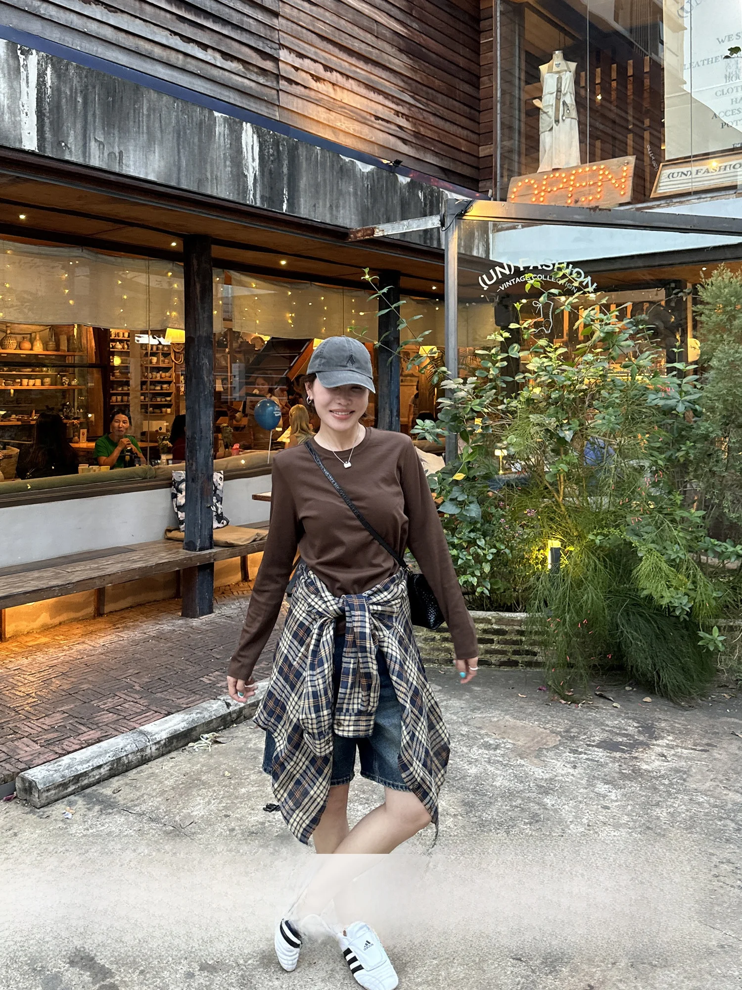 

Новинка! Женская классическая повседневная футболка свободного кроя с открытыми плечами, весна 2025, от Le Alfaionline