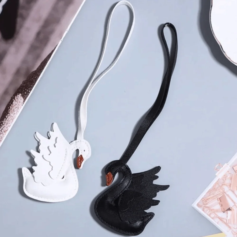 Cute PU Leather Swan Keychain Black And White Handmade Couple Keychain Swan Shape Bag Charm Gift