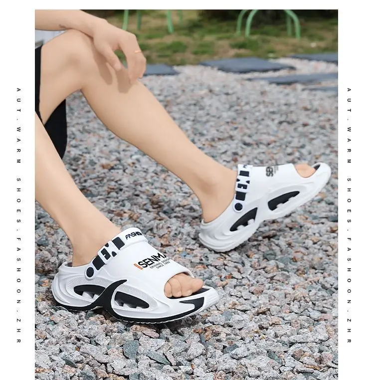 Men's sandals and slippers are worn in one piece, and men's summer driving is non-slip and waterproof.