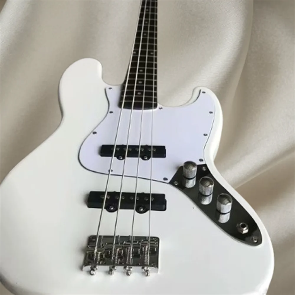 

Черно-белая четырехструнная электрическая джазовая бас-гитара с кленовым грифом — прочный корпус для повышения производительности
