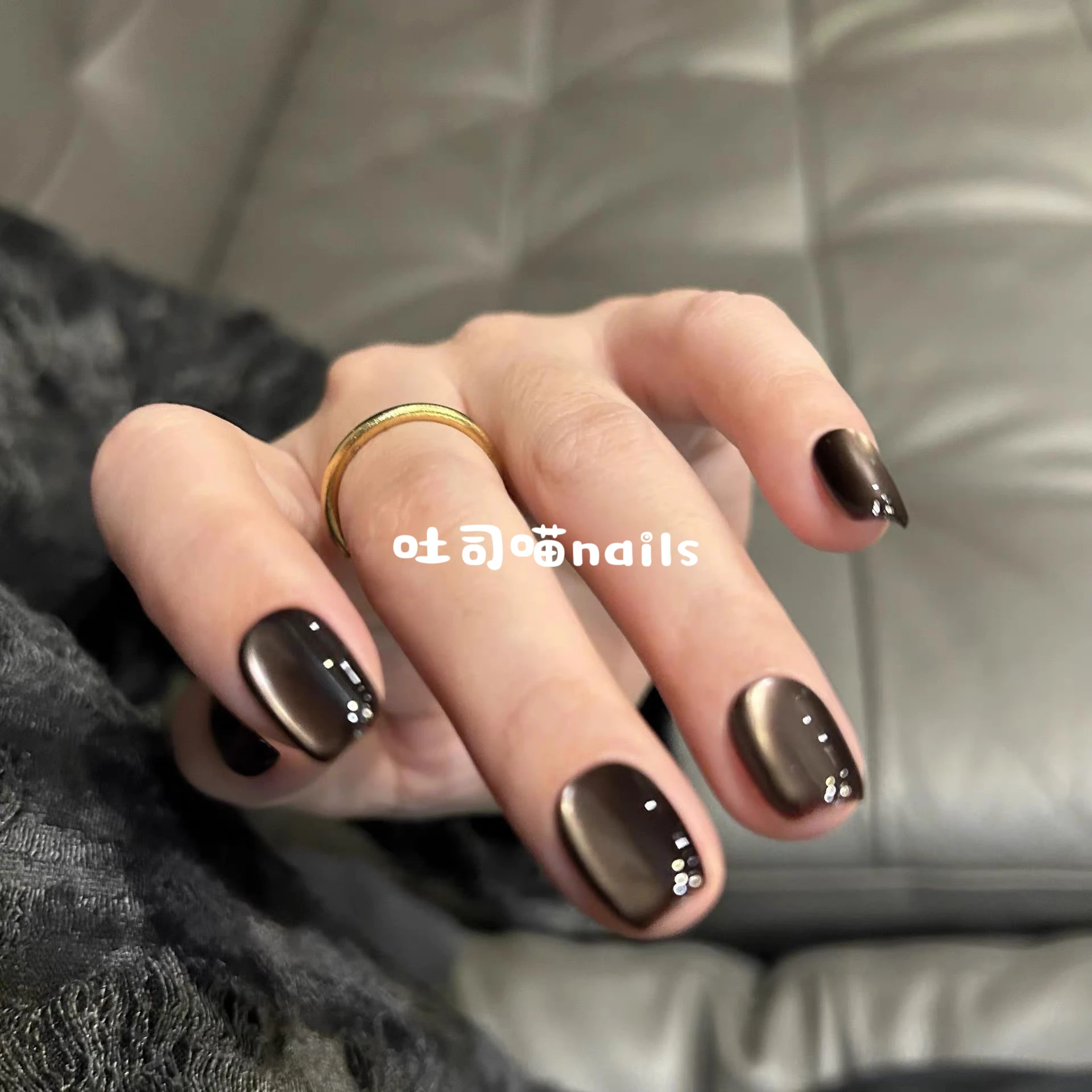 Handmade Black Cat-Eye Nail Extensions Solid Color White Enhancing Simple Low-Key Elegant High-End Versatile Short New Fashion N