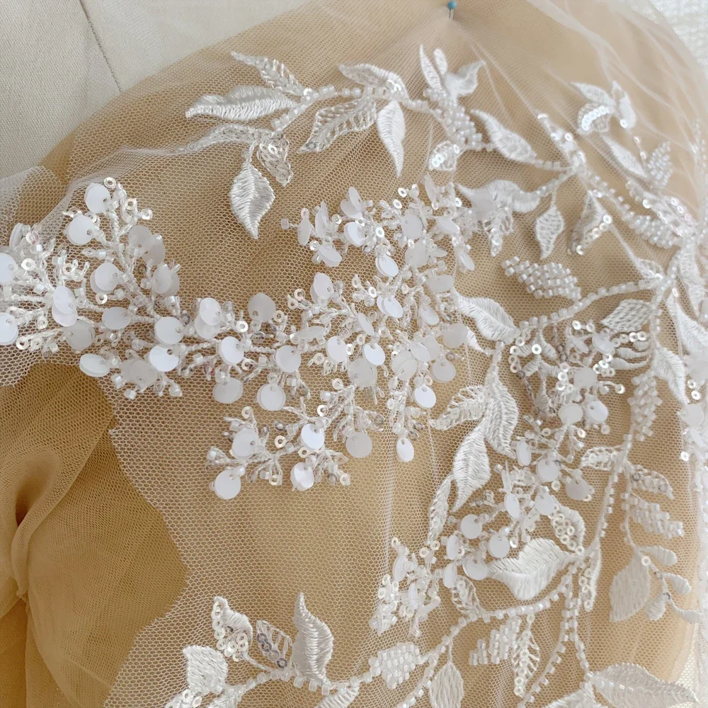 أوراق الغابة البيضاء الجديدة، نسيج الدانتيل المطرز، الزهور الكبيرة، ملحقات تزيين خلفية فستان الزفاف المصنوعة يدويًا