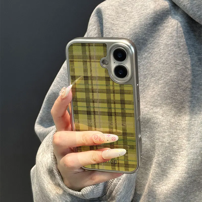 حافظة هاتف بنمط مربعات باللون الأصفر والبني لهاتف آيفون 11/12/13/14/15/16/17 Pro Max AIR PLUS حافظة هاتف إيبوكسي من مادة البولي يوريثان مضادة للسقوط