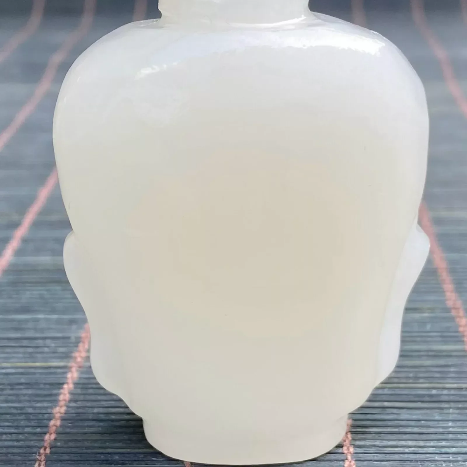 Chinese Natural Hetian Jade Handmade Carved Exquisite Snuff Bottle