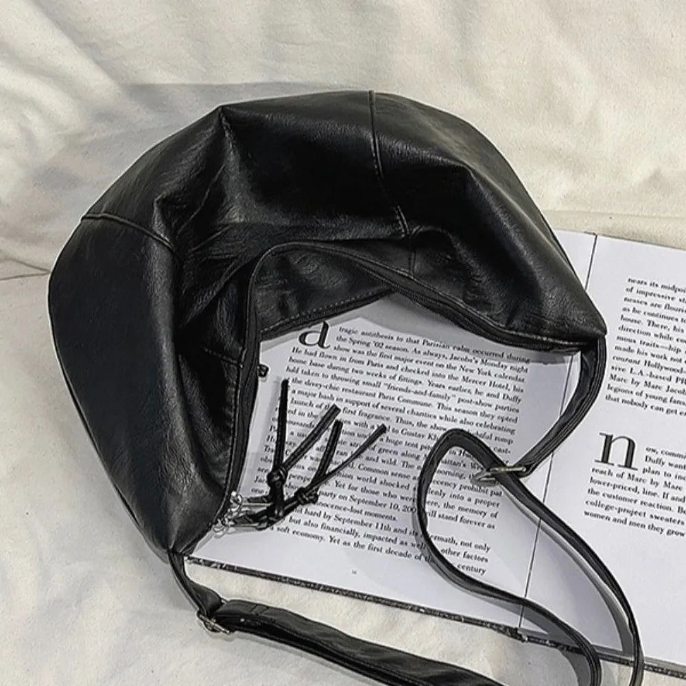 Large Capacity Japanese Style Crossbody Bag Soft Adjustable Dumpling Shaped Bag Leather Zipper Closure Travel Shoulder Bag