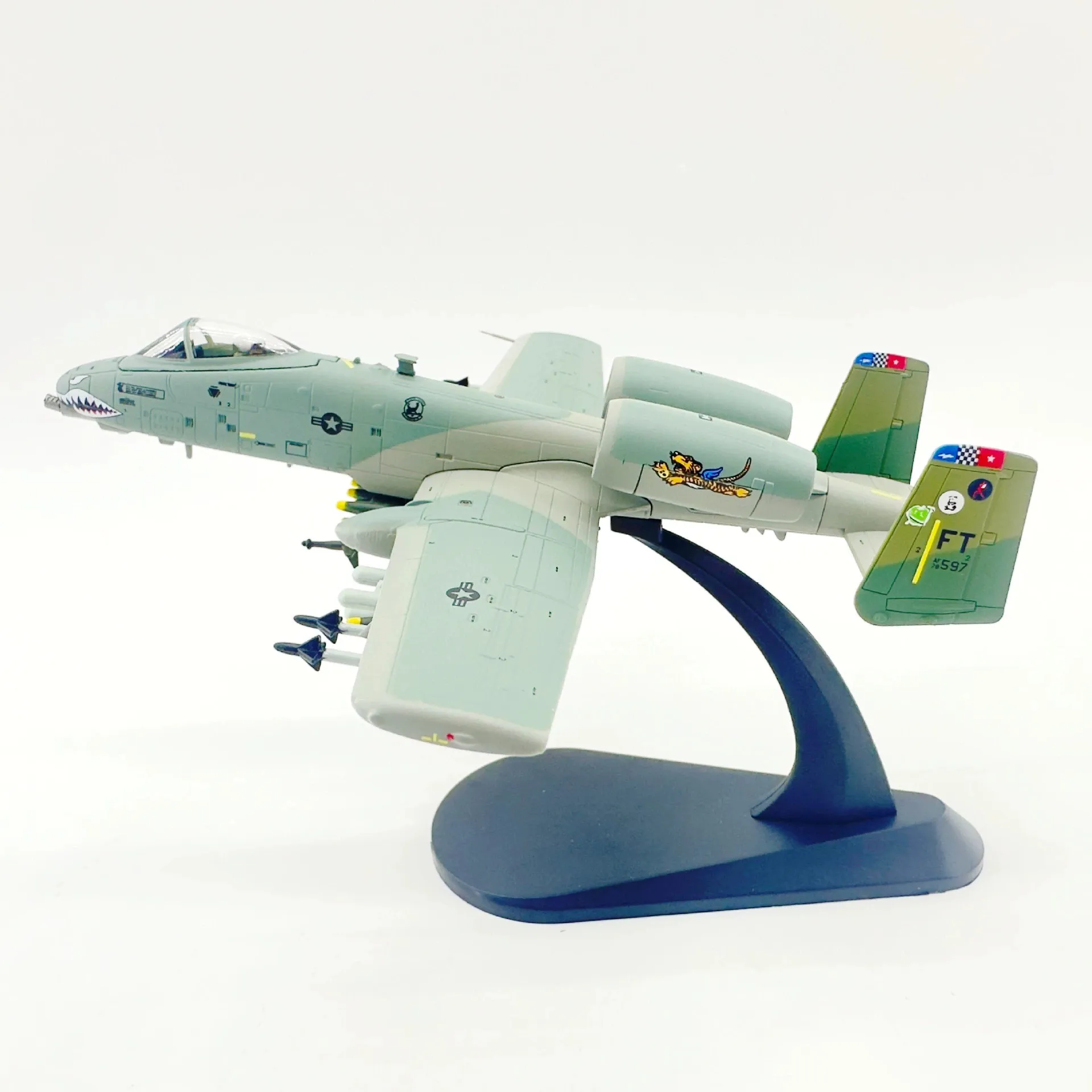 1:100 Scale US Military A-10C Tiger Shark Squadron Aircraft Attack Model Alloy Fighter Jet Diecast Plane Souvenir Ornament Gift