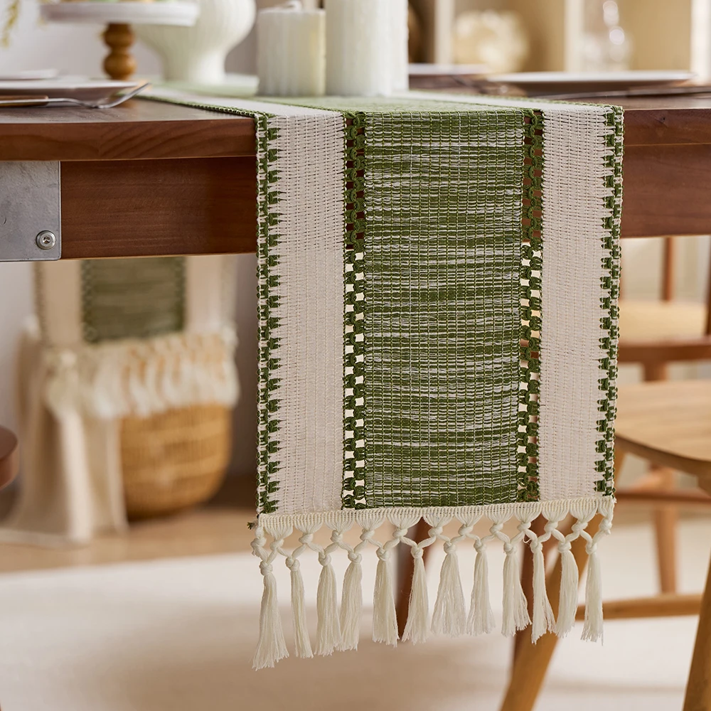 北欧ボヘミアン風ストライプテーブルランナー:手織りタッセル付 - Christmas Table Runner のレビューと価格