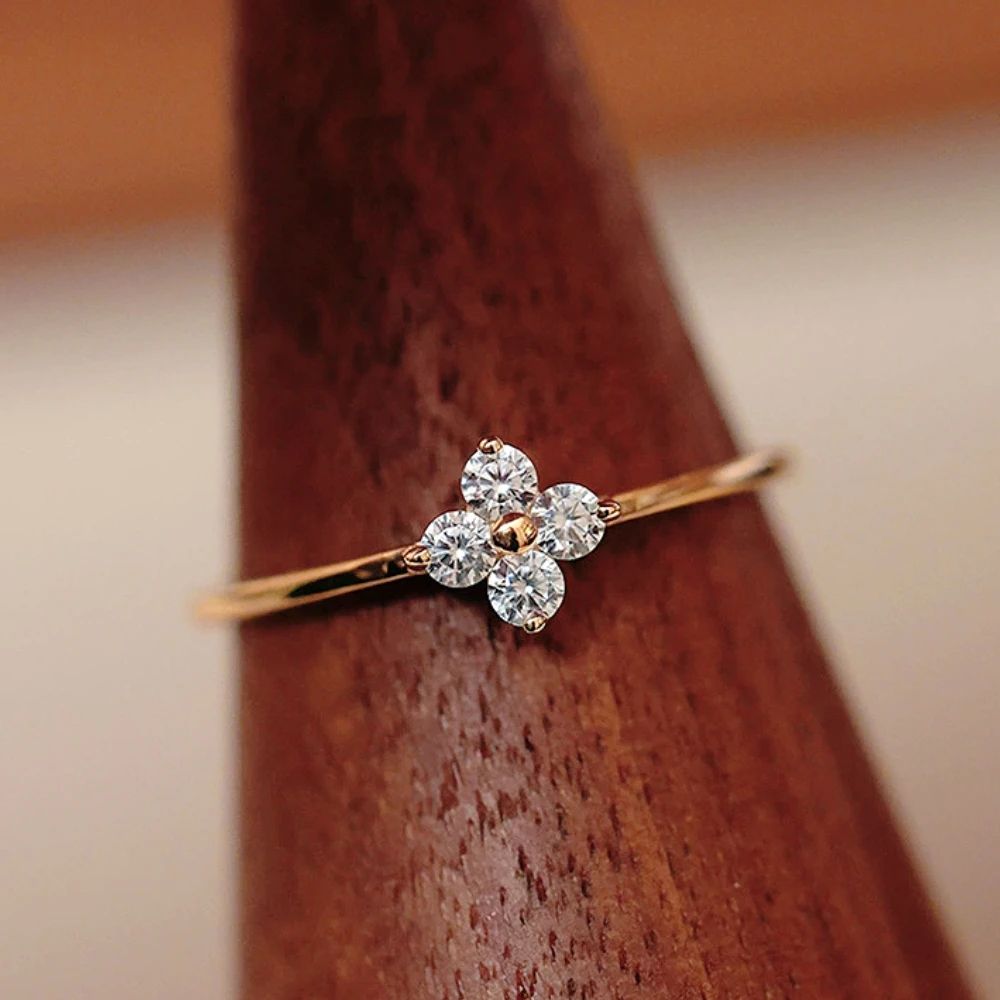 

Кольцо из тайского серебра 925 пробы с инкрустацией в виде четырехлистного клевера и цветка из циркония для женщин, простое, элегантное, на удачу, ювелирное украшение, подарок на годовщину