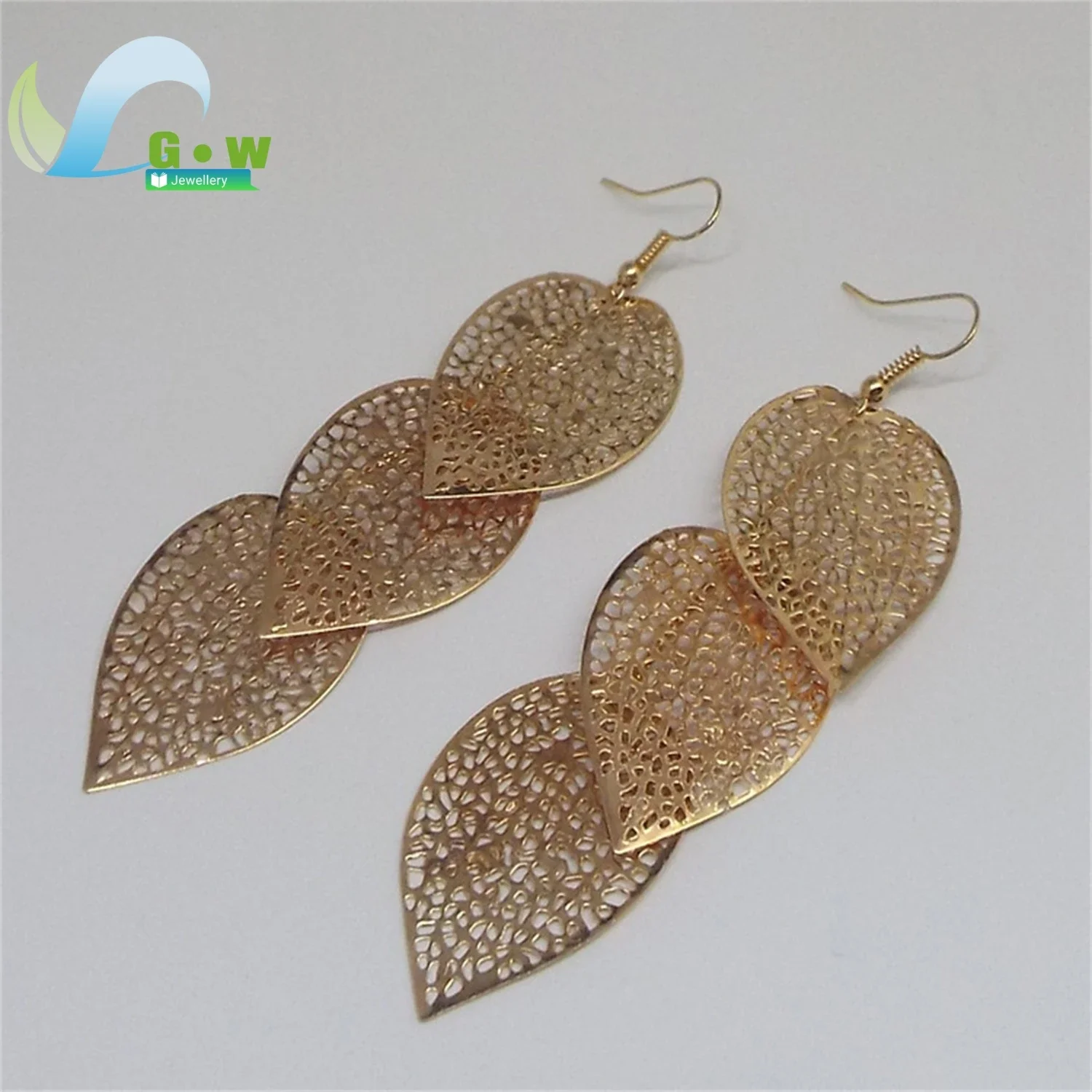Elegant Long Drop Hollow Leaf Openwork Earrings Baroque Vintage Style Bohemian Bridal Fashion Jewelry for Women European Design