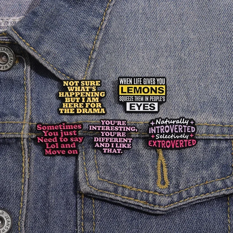 Insignias creativas de frases cortas en inglés, accesorios de Metal con forma de letra divertida con personalidad, broches, insignias de agujas para Collar en mochila