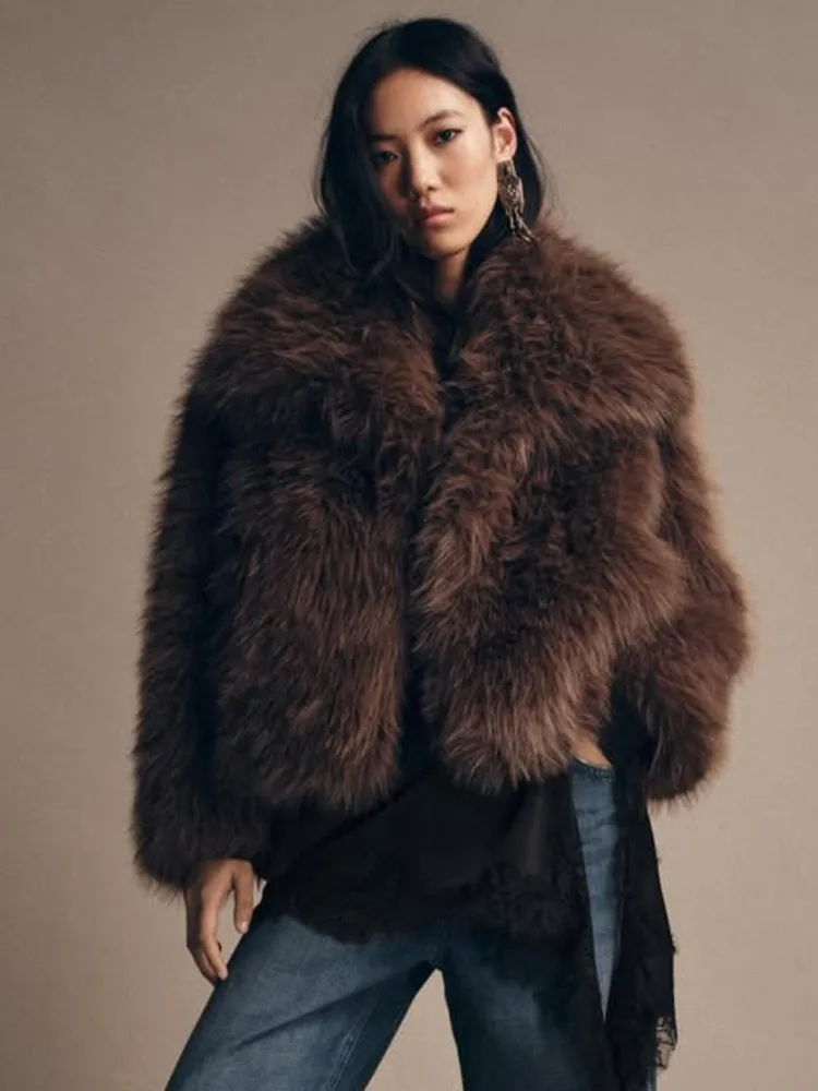 DFDG Designer da donna Semplice Sexy Street Style Giacca in pelliccia sintetica Autunno Inverno 2025 Colletto con bavero Beige Cappotto virale ecologico