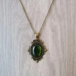 Vampire Drop Necklace, Green Cameo, Gothic jewelry, Voodoo accessories, Vintage carving, Bronze, Black Drop, Alternative, Blood