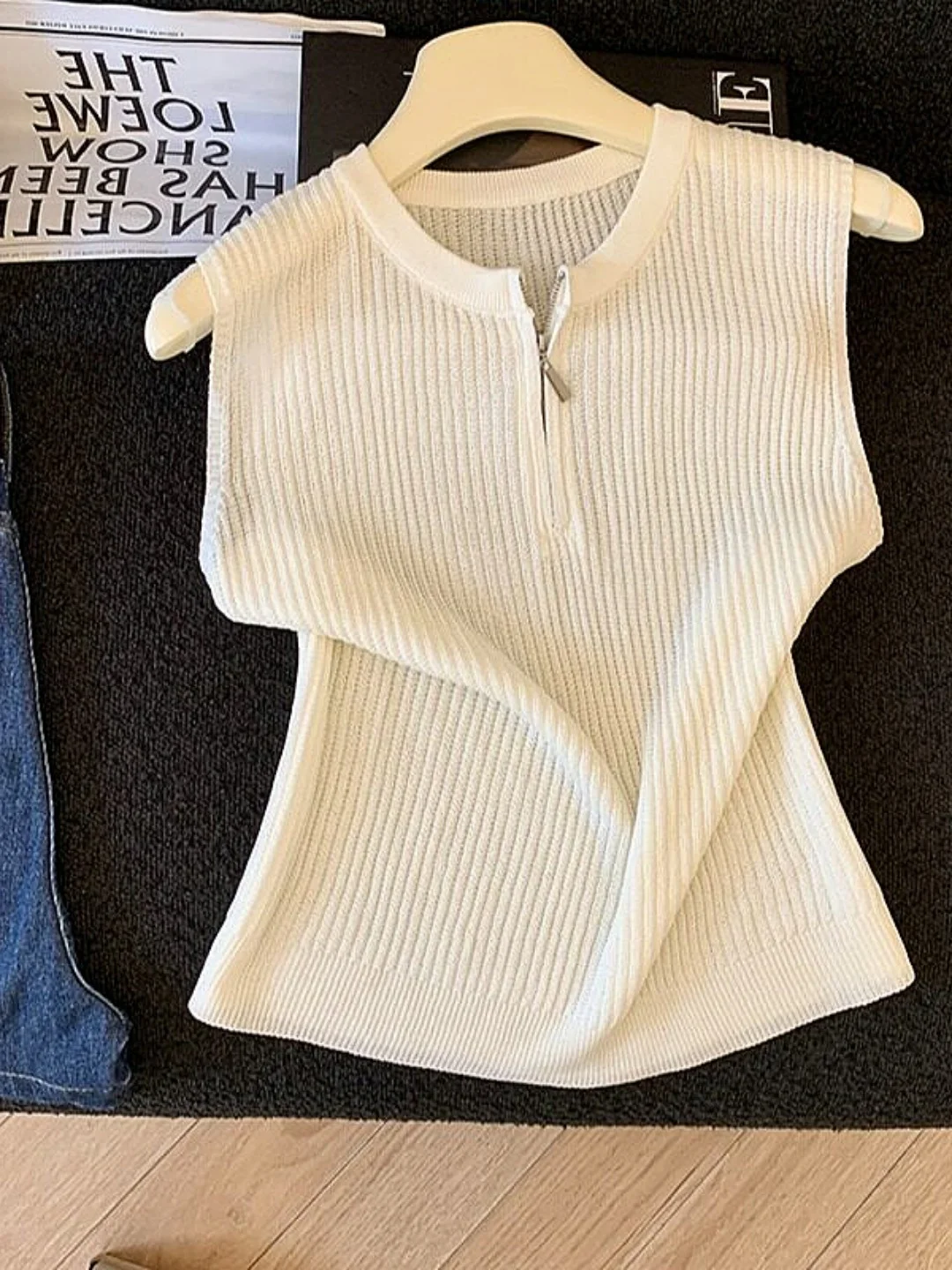 

High-End Knitted Vest Women's Fashion Slim Fit Zipper Design Breathable Moisture Wicking round Neck Vest Korean Style Summer Top