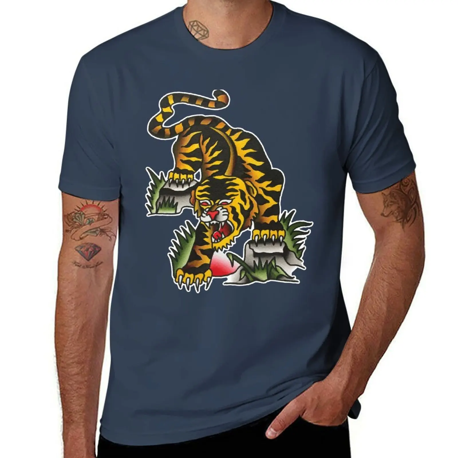 Traditional Crawling Tiger Tattoo Design T-Shirt Casual Simple Design Short Sleeve Shirt