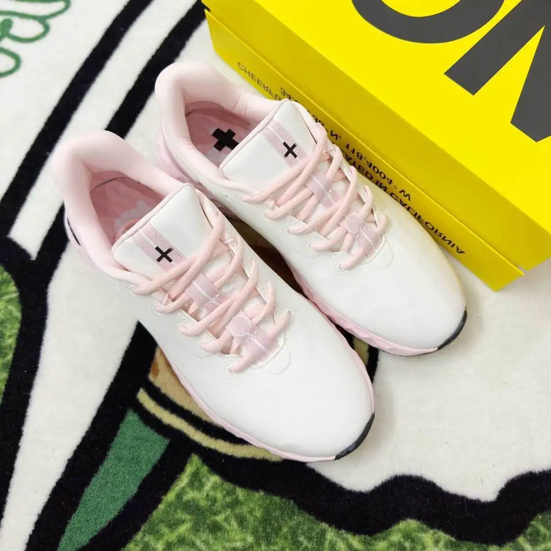 

New Import Golf Shoes for Women - Slip-Resistant, Breathable Outdoor Sports Shoes (Spikeless)