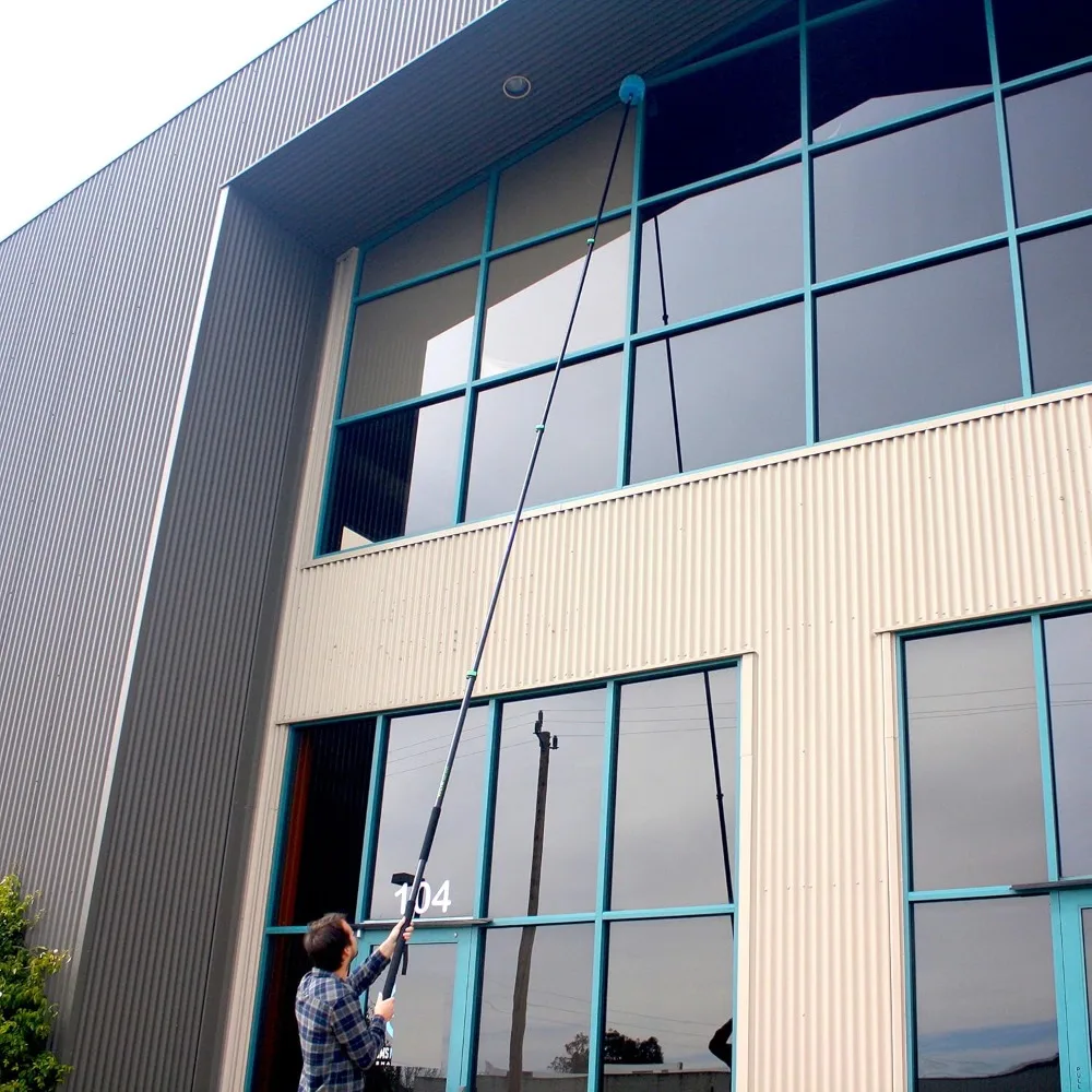 عمود تمديد تلسكوبي 7 إلى 24 قدمًا (30 قدمًا تصلًا) |   ألومنيوم قوي شديد التحمل |   آلية قفل فليب تبويب سهلة