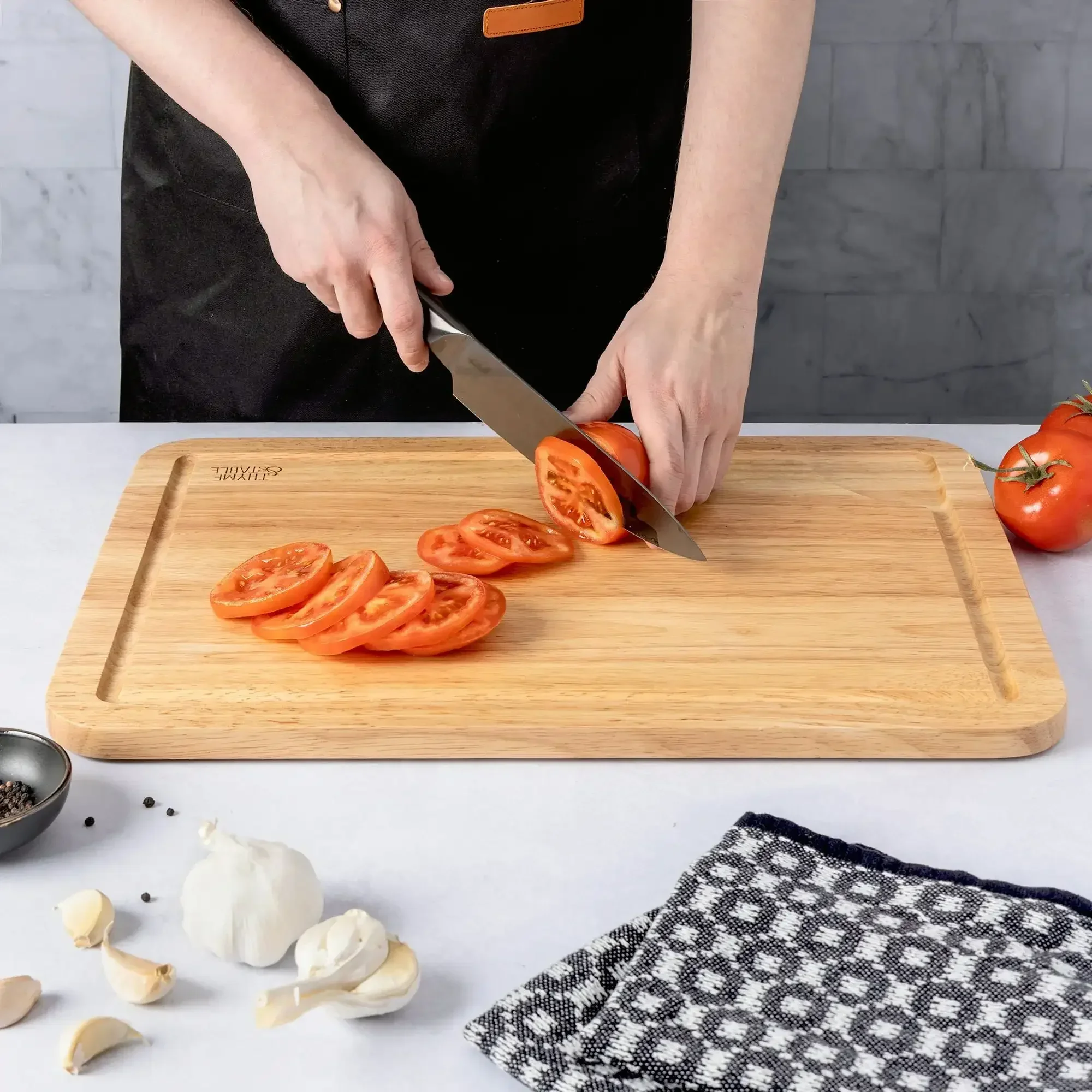 

Очень большая разделочная доска из резинового дерева размером 14 x 20 дюймов с противоскользящими ручками