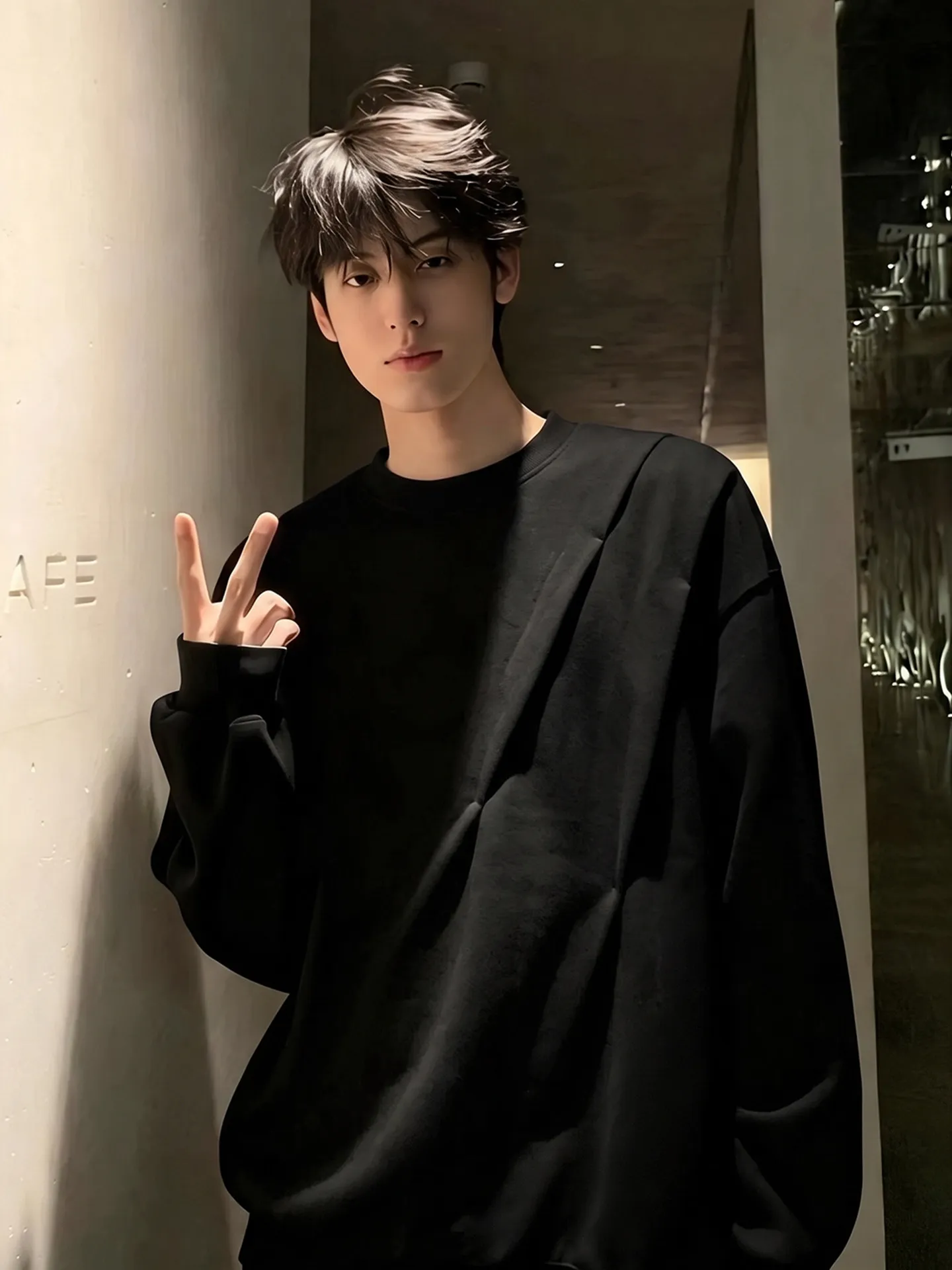 White Pleated Irregular Design round Neck Sweatshirt Men's Heavyweight Long Sleeve T-Shirt Autumn Base Layer Shirt