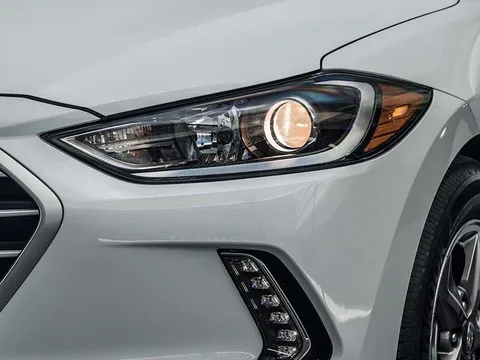 Для Hyundai Elantra AD Avante 2015-2018: Ультраяркие светодиодные кольца «Ангельские глазки» с функцией дневного света и поворотников (A/W Switchback)