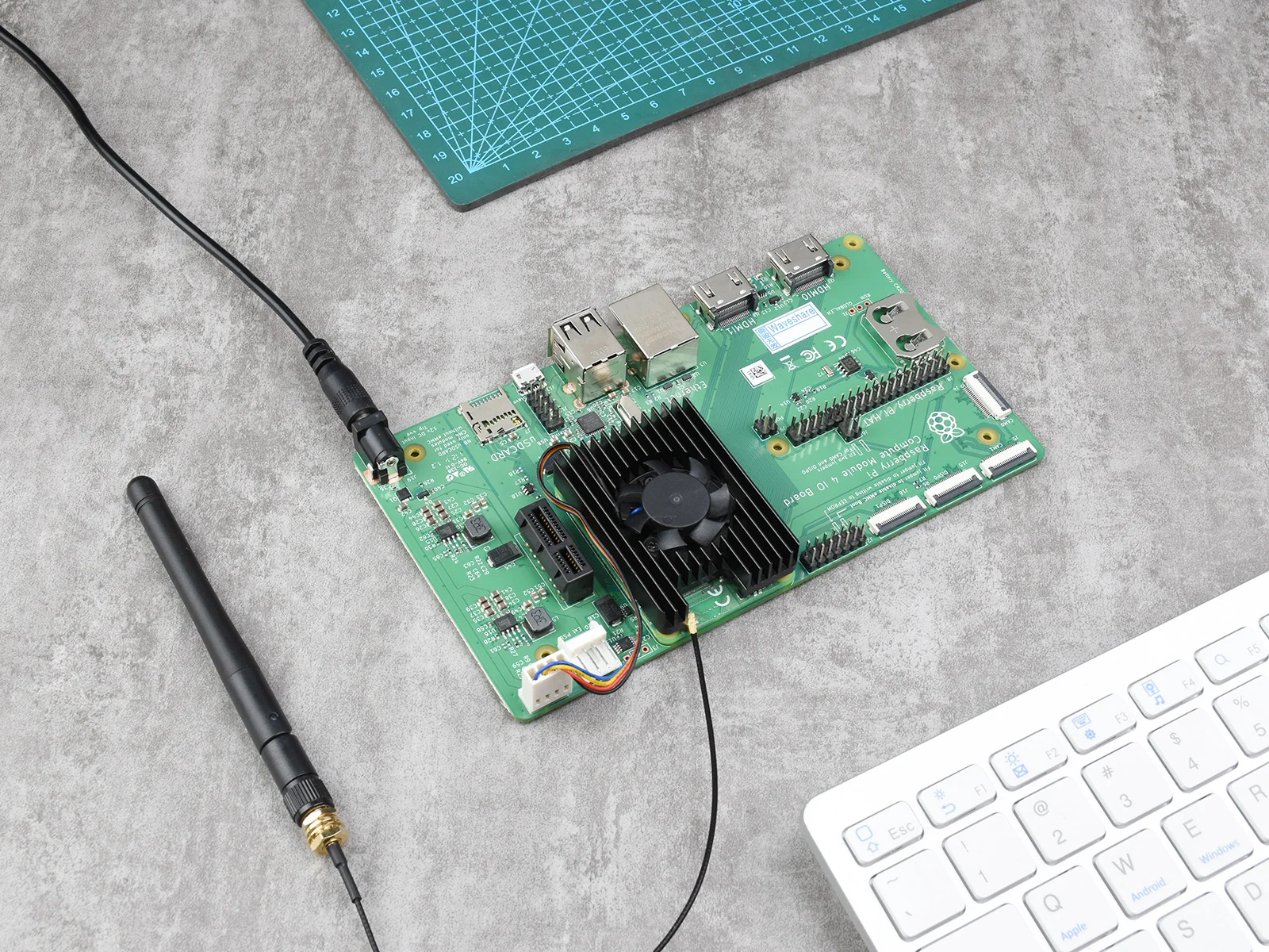 Picture 7: Waveshare Dedicated All-in-One 3007 Cooling Fan For Raspberry Pi Compute Module 4 Low-profile PWM Speed Adjustment