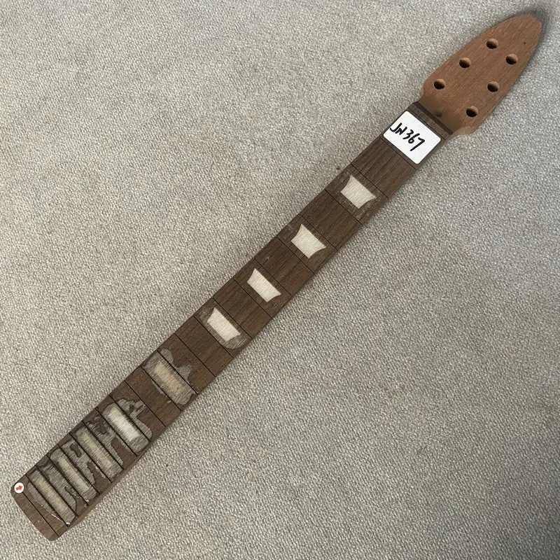 

LN367 Незавершенный гриф для электрогитары из красного дерева на 22 лада с накладкой из палисандра, тюнинговыми станками 3L-3R, без ладов и красок