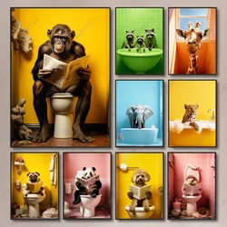 Simpatico procione nella vasca da bagno poster animali divertenti cane elefante scimmia sulla toilette bagno Wall Art pittura su tela per la decorazione domestica