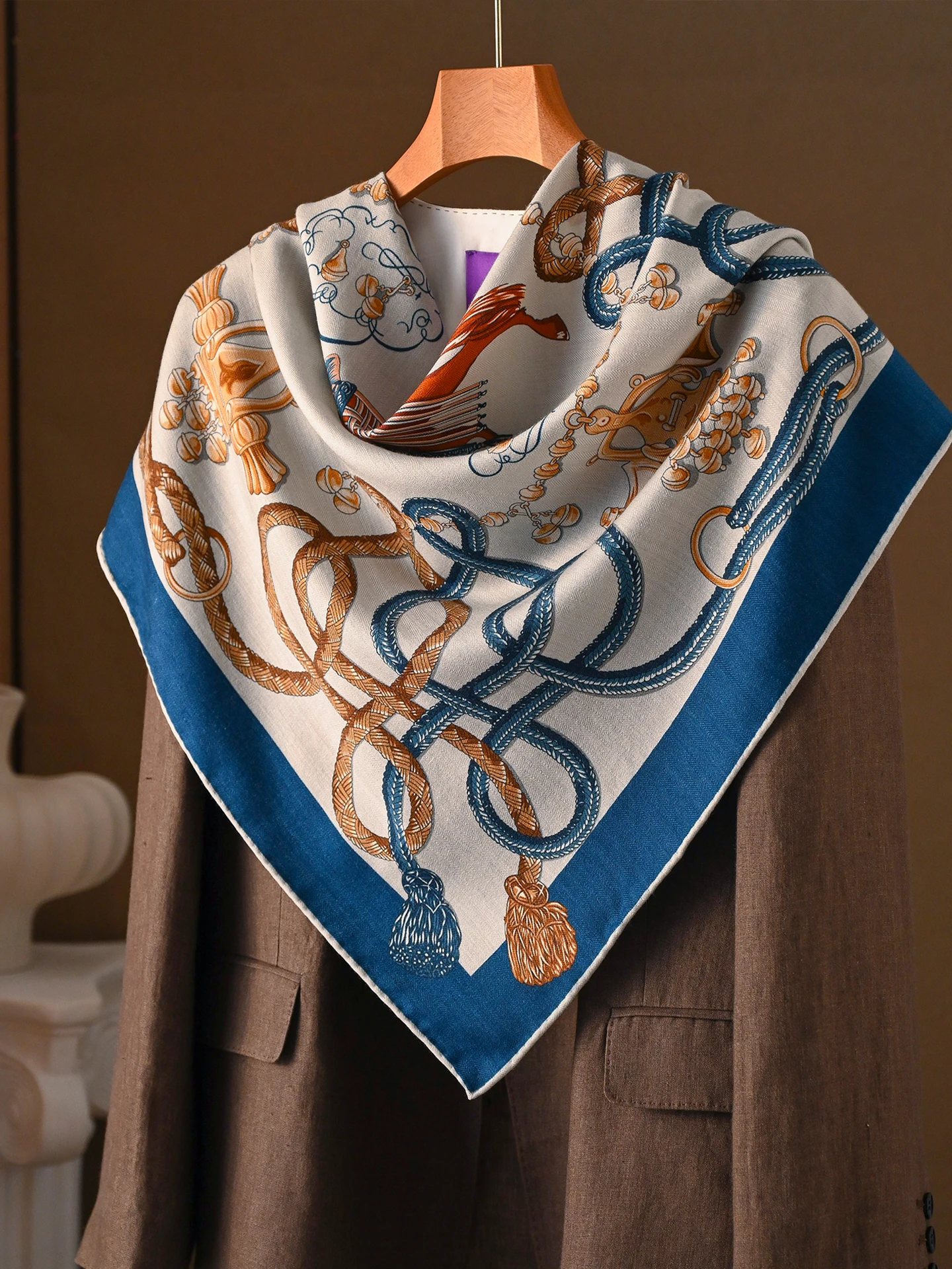 Echarpe-carree-en-soie-et-laine-bleue-pour-femme-nouvelle-collection-printemps-2026-chale-triangulaire-leger-de-luxe-accessoire-de-mode-haut-de-gamme