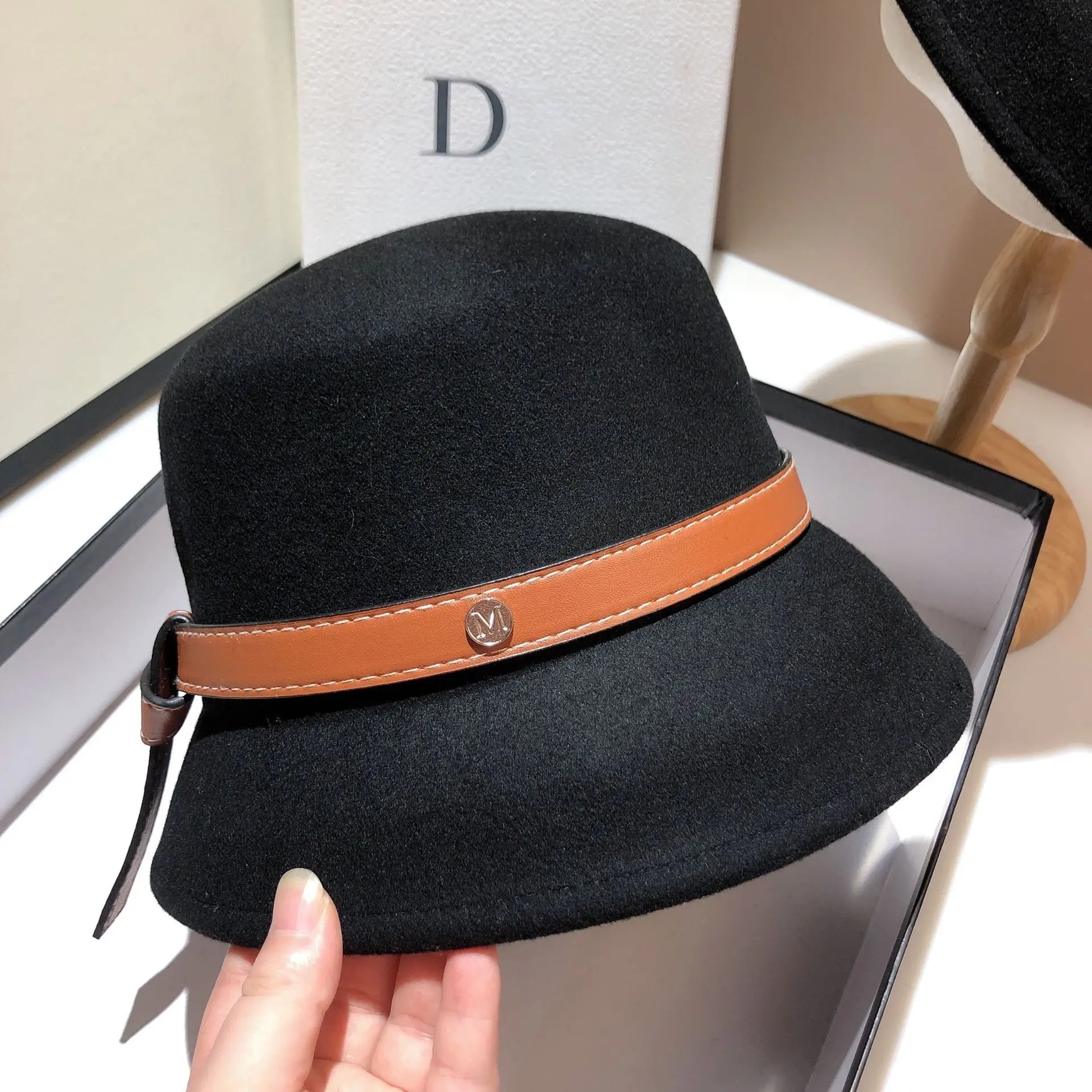 Hepburn 100% wool thickened small lampshade hat European and American famous belt asymmetric woolen hat