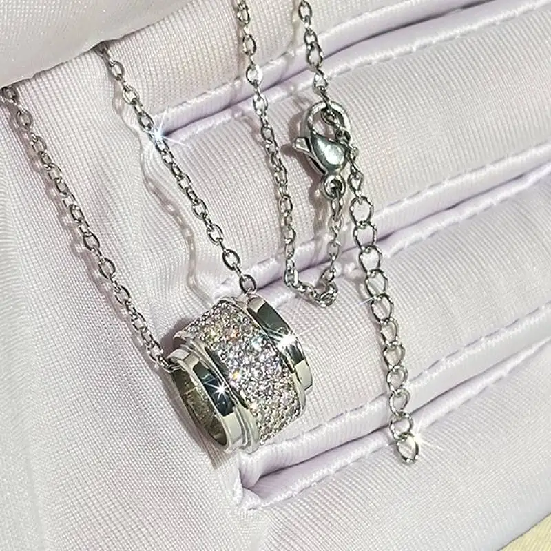 Huitan Halskette mit drehbarem Perlen-Anhänger für Damen, eingelegt, glänzender Zirkonia, trendige Accessoires für Hochzeit, Party, Alltag, Schmuck