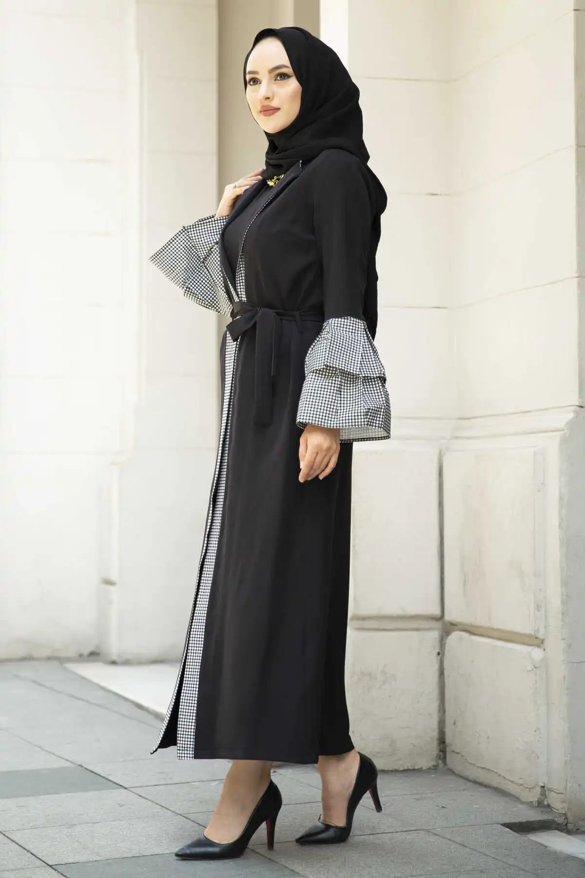 Pötikare detailı abaya preto