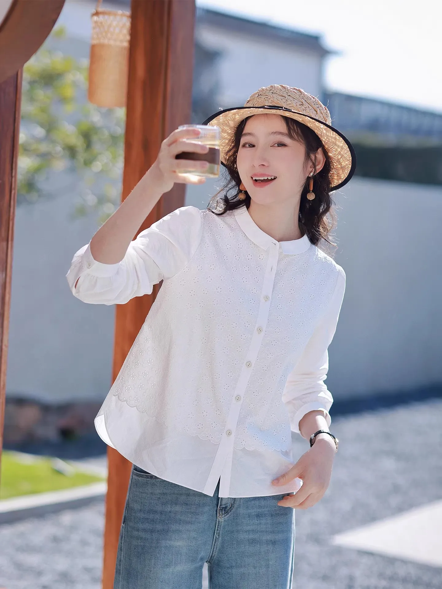 

Red Tead Pure Cotton Embroidered Casual Loose Long Sve irt Women's Spring 2026 New Sle Artistic Faion Top