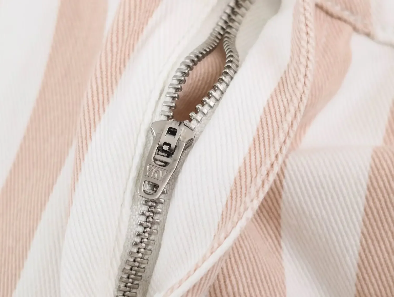 KONDALA Damen Elegante Gestreifte Denim-Lange Hose 2026 Frühherbst/Herbst Trendige High-Street-Pendler-Jeans Damen Freizeit-Chic-Hose – Detail 10