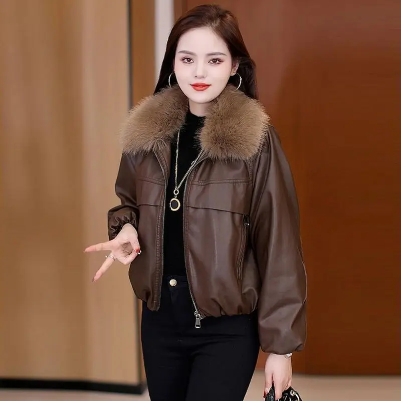 Detachable large fur collar with plush and thickened women's leather jacket short, winter 2025 new loose small PU leather jacket