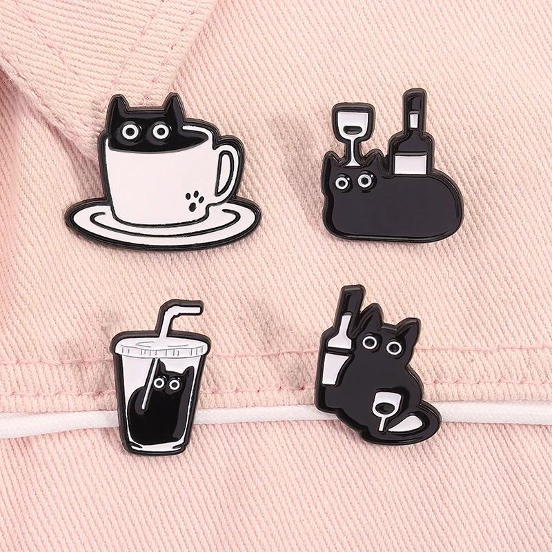 Cartoon Große Augen Schwarze Katze Emaille Pin Niedliches Kätzchen Mit Kaffee Tier Broschen Revers Rucksack Abzeichen Schmuck Geschenk Für Kinder Freunde