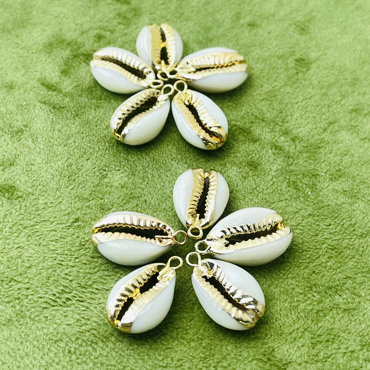 ベストセラー 10個セット 天然コンクペンダント 金メッキ  - Ethnic Fashion Jewellery のレビューと価格
